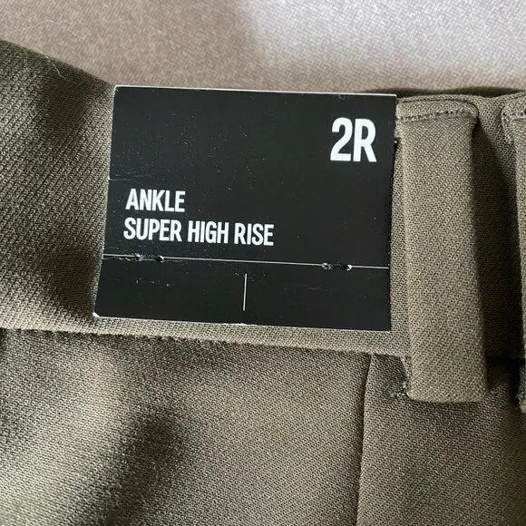 NWT Express Ankle Super High Rise Pants Pleated Women’s Cargo Sz 2R - Picture 4 of 8
